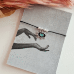 Βραχιόλι με πέρλες και επάργυρο μοτίφ