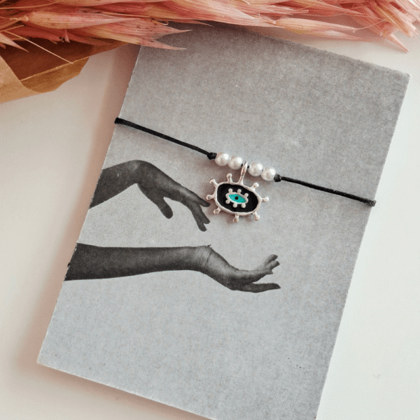 Βραχιόλι με πέρλες και επάργυρο μοτίφ