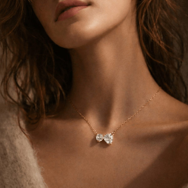 Ατσάλινο κολιέ με λεπτή χρυσή αλυσίδα και minimal σχεδιασμό