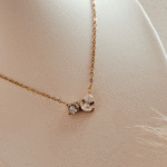 Ατσάλινο κολιέ με λεπτή χρυσή αλυσίδα και minimal σχεδιασμό