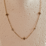 Ρομαντικό ατσάλινο κολιέ με μικρά ρομβάκια και κρύσταλλα