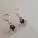 Επάργυρα κρεμαστά σκουλαρίκια με καρδιές