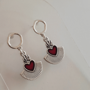 Επάργυρα κρεμαστά σκουλαρίκια με καρδιές