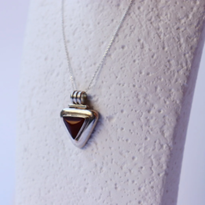 Minimal χειροποίητο μεταγιόν σε κλασσικό στυλ